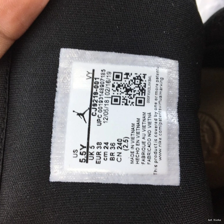 CJ9219-001  Quai54 (2019) Jordan  1 Mid 0227